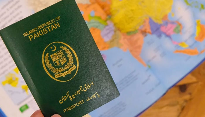 جدید سیکورٹی فیچرز کے حامل نئے پاسپورٹ کی تیاری؛ اہم فیصلے