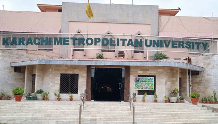 کراچی میٹروپولیٹن یونیورسٹی کی جانب سے 93 مستحق طلبہ کے لیے 1 کروڑ 47 لاکھ روپے کی اسکالرشپس
