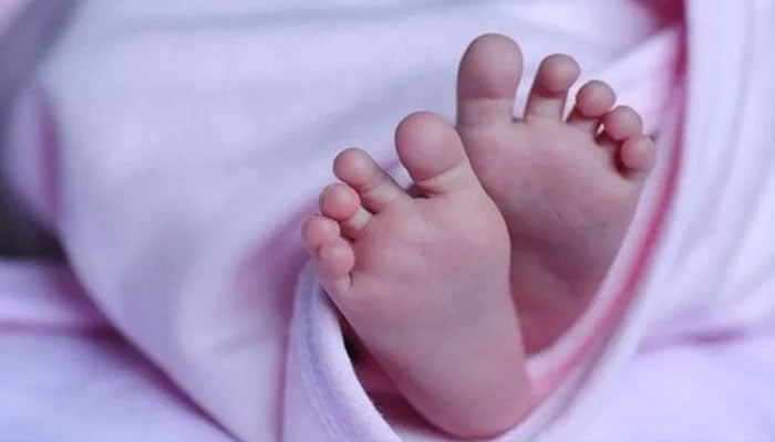 میڈیکل رپورٹ میں غیر حاملہ خاتون کے زندہ بچہ پیدا کئے جانے کا انکشاف