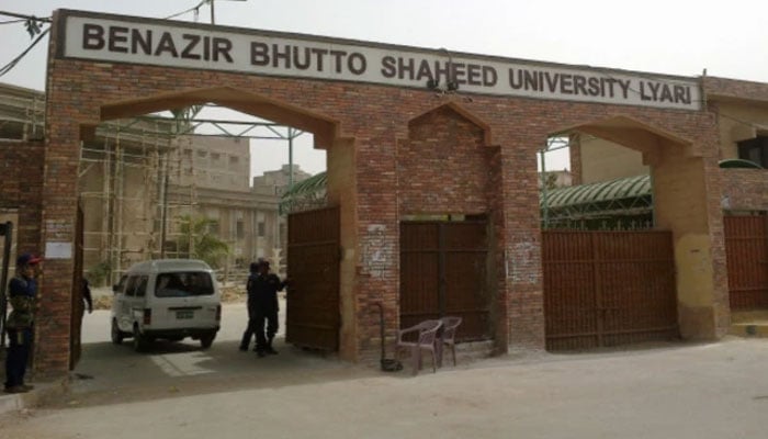 لیاری یونیورسٹی میں مبینہ رشوت ستانی کا معاملہ پرو وائس چانسلر کے دفتر میں تعینات افسر معطل