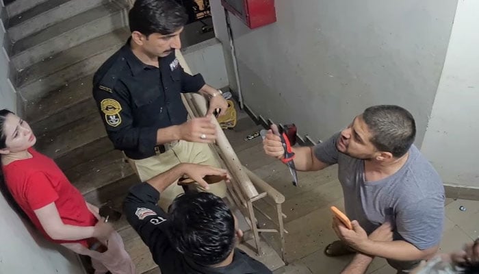 ایس ایس پی فدا جانوری کی ساس، سالی، سالے اور پولیس اہلکاروں پر مقدمہ درج