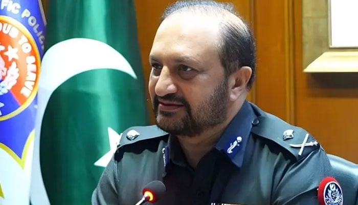 شہید پولیس کانسٹیبل اویس تنولی کی نماز جنازہ میں آئی جی سندھ اور دیگر کی شرکت
