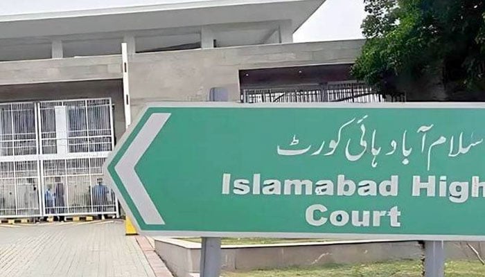 PTI کے احتجاج کیخلاف درخواست لارجر بینچ تشکیل، اٹارنی جنرل و دیگر طلب