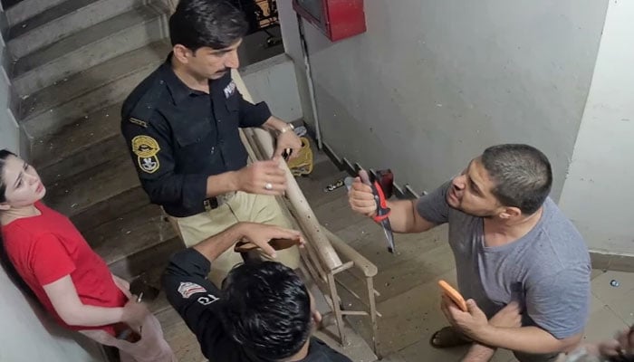 ڈیفنس میں بااثر خاتون کا فیملی پر تشدد کیس، ملزم تیمور کی بھی حفاظتی ضمانت منظور