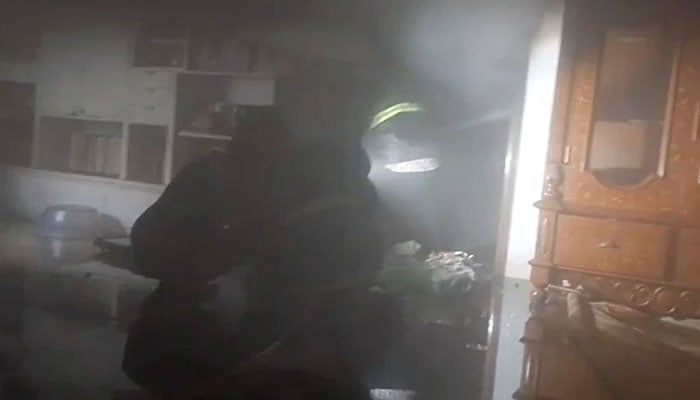 محمد علی سوسائٹی میں واقع ڈپٹی اسپیکر قومی اسمبلی کے گھرمیں آگ سے سامان جل گیا