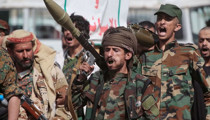 Houthis took control of Makha port, Saudi attacks continue