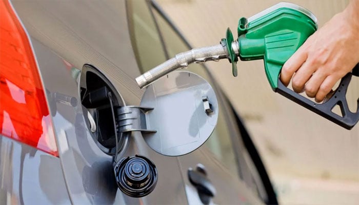 مزید مہنگا، پٹرول 370.80 روپے، ڈیزل 398.04 روپے کا ہوگیا