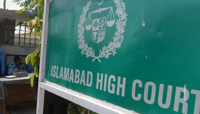 بانی سے سیاسی گفتگو، ملاقات نہیں کرواسکتے؛ سپرنٹنڈنٹ اڈیالہ جیل