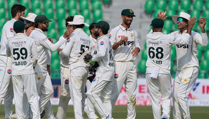 انگلینڈ کے خلاف بدترین شکست، پاکستان ٹیسٹ رینکنگ میں مزید نیچے، چھٹی بار وائٹ واش