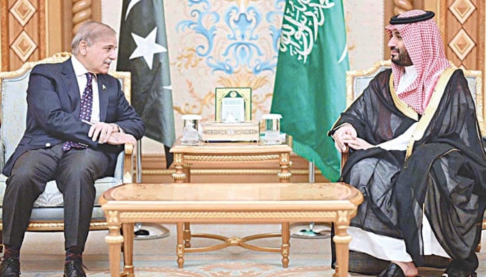 وزیراعظم شہباز شریف کا سعودی ولی عہد کو فون، حوثی حملوں کی مذمت