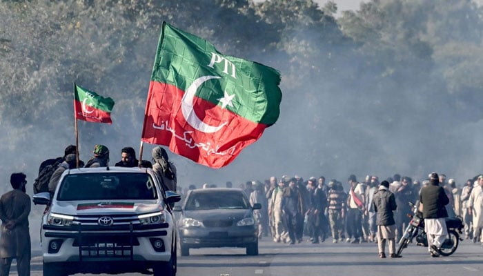 تحریک انصاف نے لانگ مارچ میں ممکنہ تصادم کیلئے تیاریاں تیز کردیں
