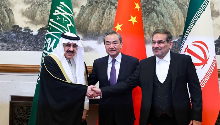 سعودی اپیل، حوثیوں کو روکنے کیلئے چین کا ایران سے رابطہ، عراقچی کا بیجنگ سے فیلڈ مارشل کو فون