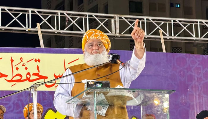 کے پی کے اور بلوچستان جل رہا ہے، سندھ میں ڈاکو راج ہے، فضل الرحمٰن