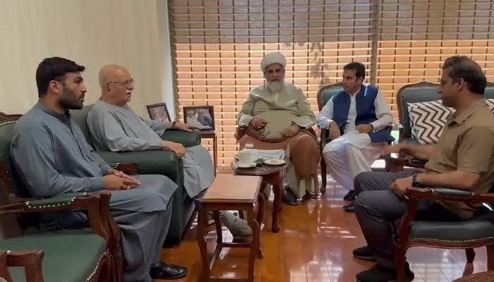 اچکزئی کی صدارت میں متحدہ اپوزیشن کا اجلاس، 27 ستمبر کے لانگ مارچ پر غور