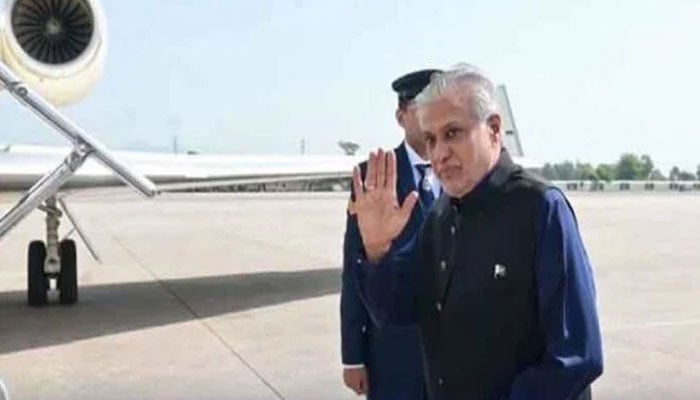 نائب وزیر اعظم اسحاق ڈار اقوام متحدہ جنرل اسمبلی اجلاس میں شرکت کیلئے نیویارک روانہ