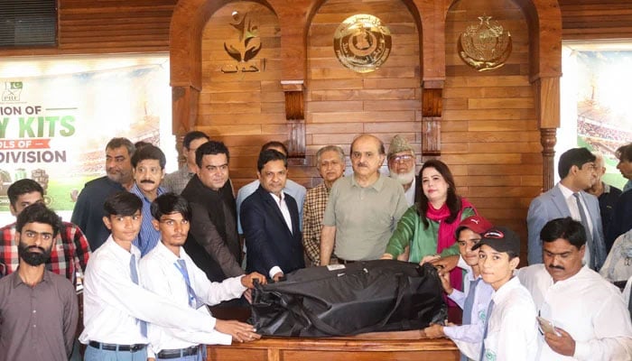 25 سال کا بگاڑ درست کرنے کیلئے وقت درکار ہوگا، صدر پی ایچ ایف