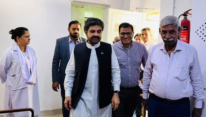 وزیر بلدیات ناصر حسین شاہ کا ایڈونٹسٹ اسپتال کا دورہ