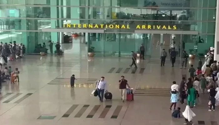 ایف آئی اے امیگریشن ملتان، عمرے ویزے کی آڑ میں غیرقانونی طور پر یورپ جانے کی کوشش کرنے والے 2 مسافر آف لوڈ