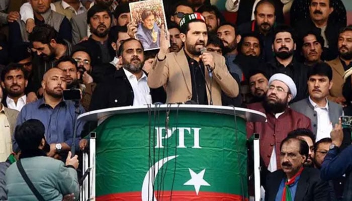 سہیل آفریدی کی وزارتِ اعلیٰ دباؤ میں، لانگ مارچ منسوخ کرنا ہی واحد راستہ
