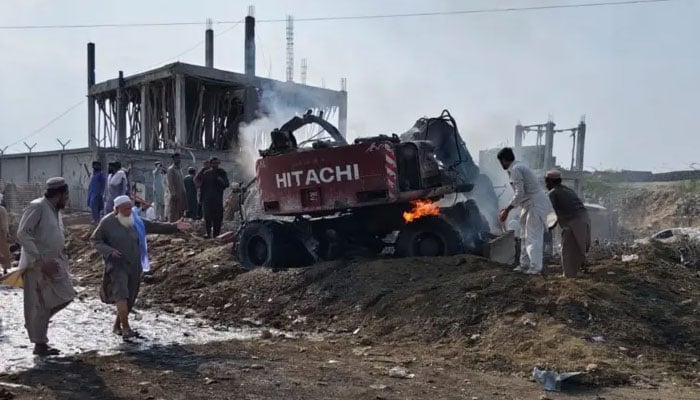 ڈی آئی خان، چیک پوسٹ پر خودکش حملہ، 8  اہلکار، بچہ اور خواتین سمیت 15 شہید