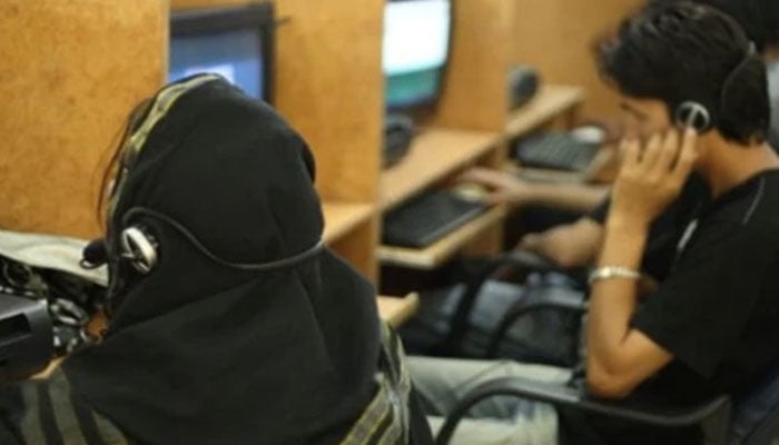 رواں برس NCCIA کراچی کے 25 کال سینٹرز پر چھاپے، 260 افراد گرفتار
