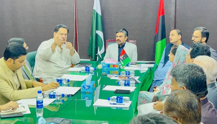 لیاری ٹرانسفارمیشن پلان، اسسٹنٹ ڈائریکٹر ایس بی سی اے معطل