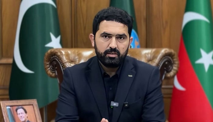 اسمبلی نہیں توڑوں گا، ضرورت پڑی تو بغاوت کرینگے، بانی کا پیغام ملا فرنٹ فٹ پر کھیلتے رہیں، وزیر اعلیٰ خیبر پختونخوا
