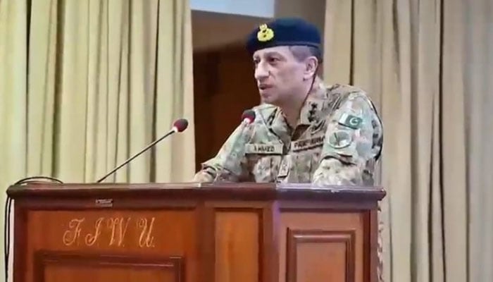 ترجمان پاک فوج کا فاطمہ جناح ویمن یونیورسٹی راولپنڈی کا دورہ