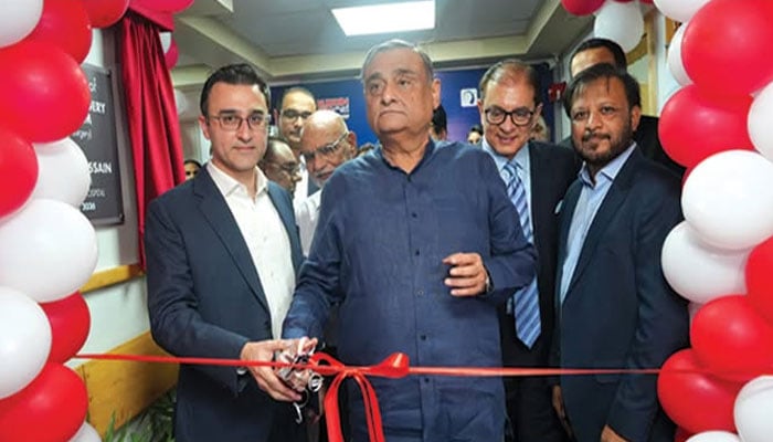 ڈاکٹر ضیاء الدین اسپتال میں روبوٹک سرجری کا باقاعدہ آغاز