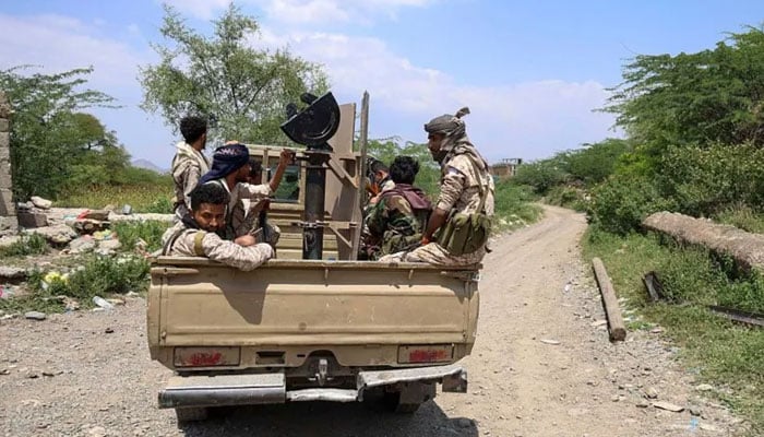 یمن، شدید لڑائی، بمباری، مندب، محاذ، وباب پر کنٹرول کا حکومتی دعویٰ، حوثیوں کی تردید