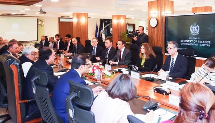 IMF نے وزیراعظم فیول سبسڈی کی مشروط اجازت دیدی، پالیسی سطح کے مذاکرات آج مکمل
