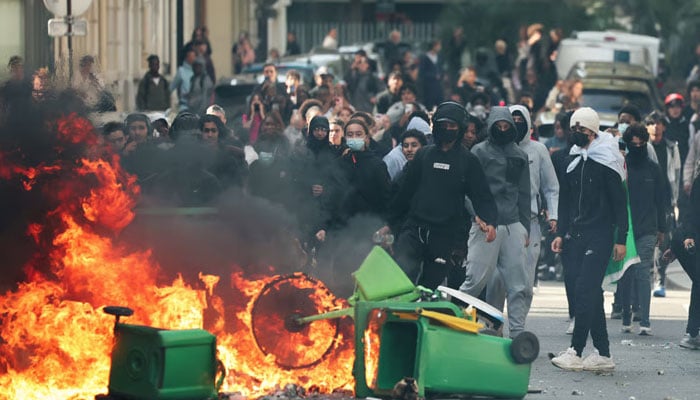 فرانس میں تعلیمی مسائل پر احتجاج تیز، 90 ہزار طلبہ اور اساتذہ سڑکوں پر