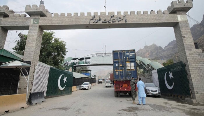 پاک افغان بارڈر کی طویل بندش، تجارت کو اربوں کا نقصان، ہزاروں تاجر بیروزگار ہوگئے، افغان قونصل جنرل
