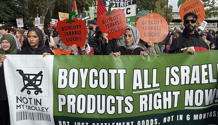اسرائیلی مظالم کے تین سال، لندن میں فلسطینیوں کے حق میں بڑا مظاہرہ