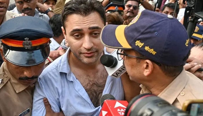 ممبئی پولیس نے اداکار عمران خان کو گرفتار کرلیا، دہلی میں بھی 1500 افراد زیرِ حراست