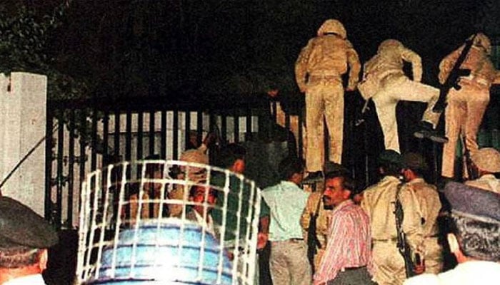 مشرف کی جانب سے نواز حکومت کے خاتمے کو آج 27 سال مکمل