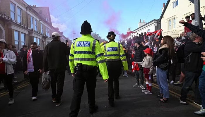 لیورپول، مانچسٹرسٹی میچ کے بعد ہنگامے، پولیس اہلکار زخمی، 10 گرفتار