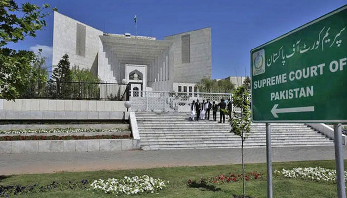 کسی فریق کو نوٹس کی تعمیل اور سماعت کا موقع دیے بغیر یکطرفہ فیصلہ نہیں دیا جا سکتا، سپریم کورٹ