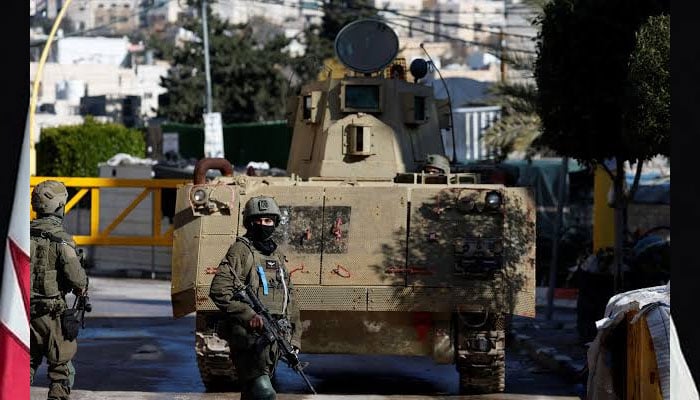 یہودی آبادکاروں کا مسجد اقصیٰ پر دھاوا، اسرائیلی فوج کے فلسطینیوں پر چھاپے