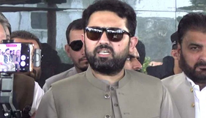 سہیل آفریدی کو ہتھکڑی لگائی گئی نہ قیدیوں کی وین میں بٹھایا گیا