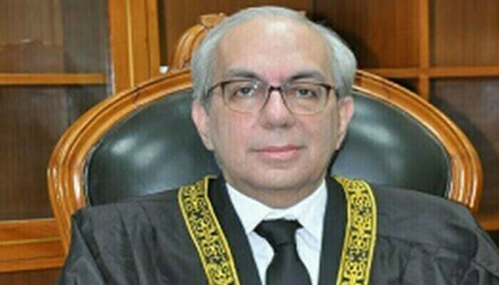 سپریم کورٹ؛ سینئر ترین جج، جسٹس منیب اختر نے قائم مقام چیف جسٹس کا حلف اٹھا لیا