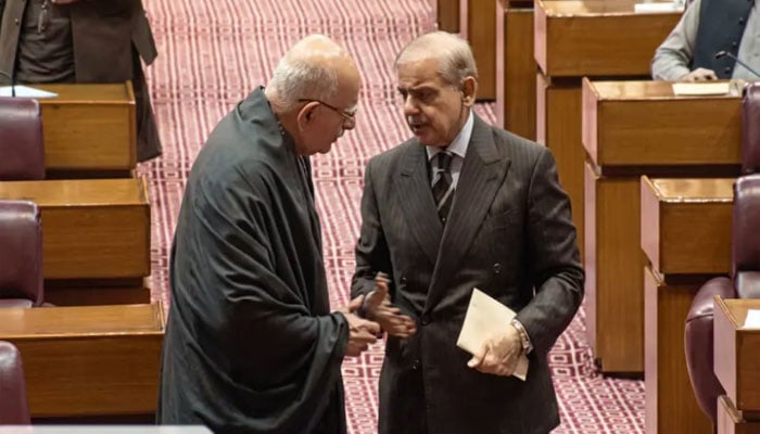 وزیراعظم کی پارلیمنٹ میں محمود اچکزئی سے ملاقات ‘اپوزیشن کو پھر مذاکرات کی دعوت