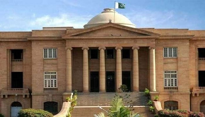 فضل اللّٰہ پیچوہو گاڑی ٹرانسفر کیس: عدالت نے فریقین سے جواب مانگ لیا