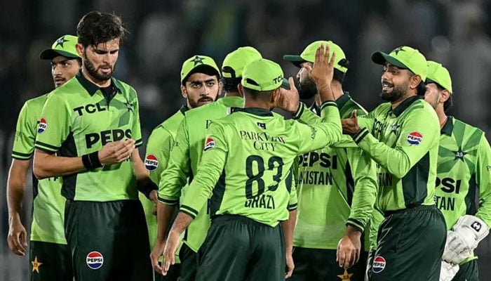 سہ فریقی سیریز میں فاتحانہ آغاز، سلمان کی سنچری، شاہین کے وار، سری لنکا کو پچھاڑ دیا