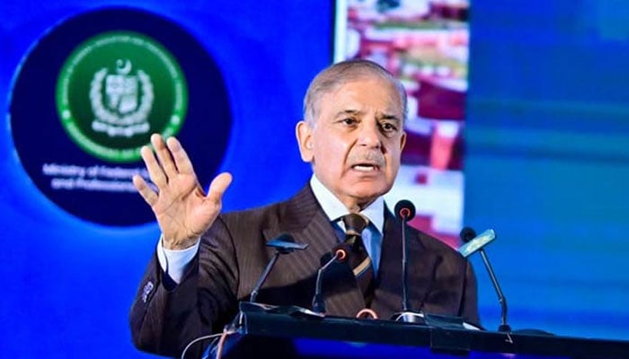 مالی وسائل کی کمی لاکھوں ذہین بچوں کے آگے بڑھنے کی راہ میں سب سے بڑی رکاوٹ، وزیراعظم