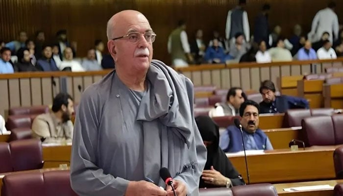 محمود خان اچکزئی کا اپوزیشن لیڈر کے عہدے سے مستعفی ہونے سے انکار