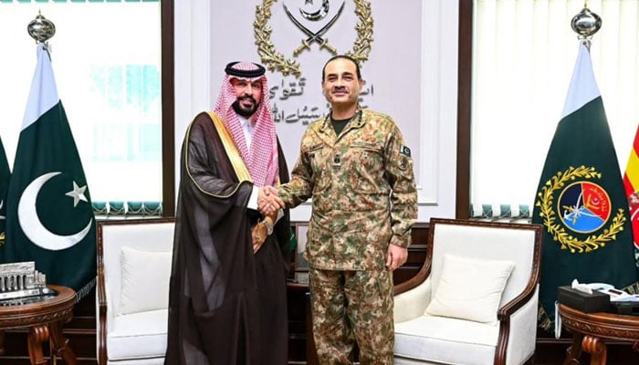 فیلڈ مارشل سے سعودی سفیر کی ملاقات، دفاعی تعاون پر اظہار اطمینان