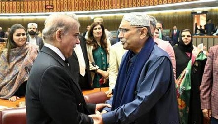 خیبرپختونخوا میں ایمرجنسی نے صوبوں پر بحث کو پس منظر میں دھکیل دیا