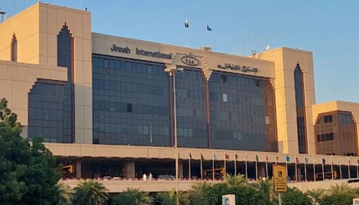 کراچی ایئرپورٹ پر پارلیمنیٹرنز سے بدسلوکی، قائمہ کمیٹی نے حکام کو طلب کر لیا