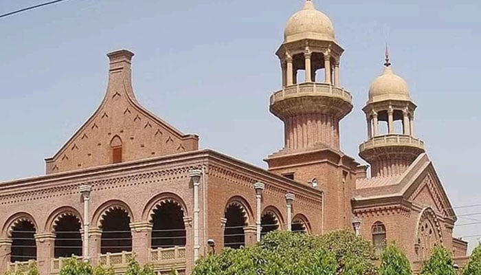 لاہور ہائیکورٹ کا بڑا فیصلہ، عدم ادائیگی پر قید کاٹنے سے جرمانہ ختم نہیں ہوگا